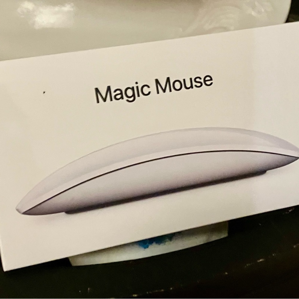 Magic Mouse     APPLE. New